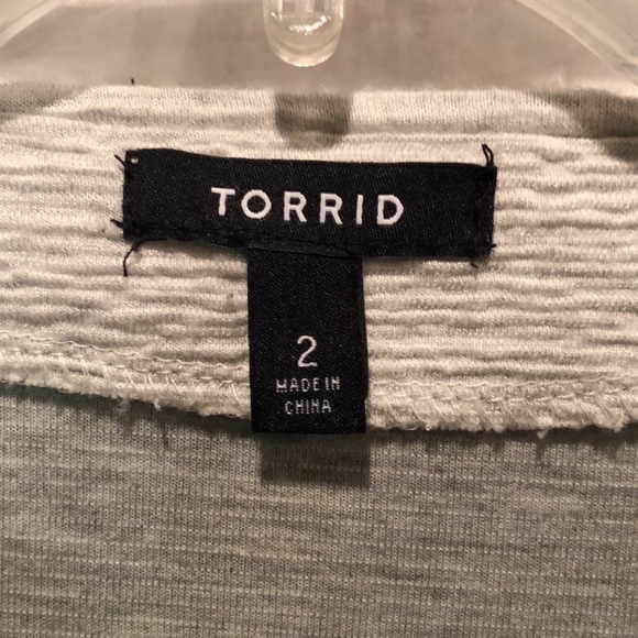 Torrid textured front zip jacket-Size 2 - Picture 4 of 9